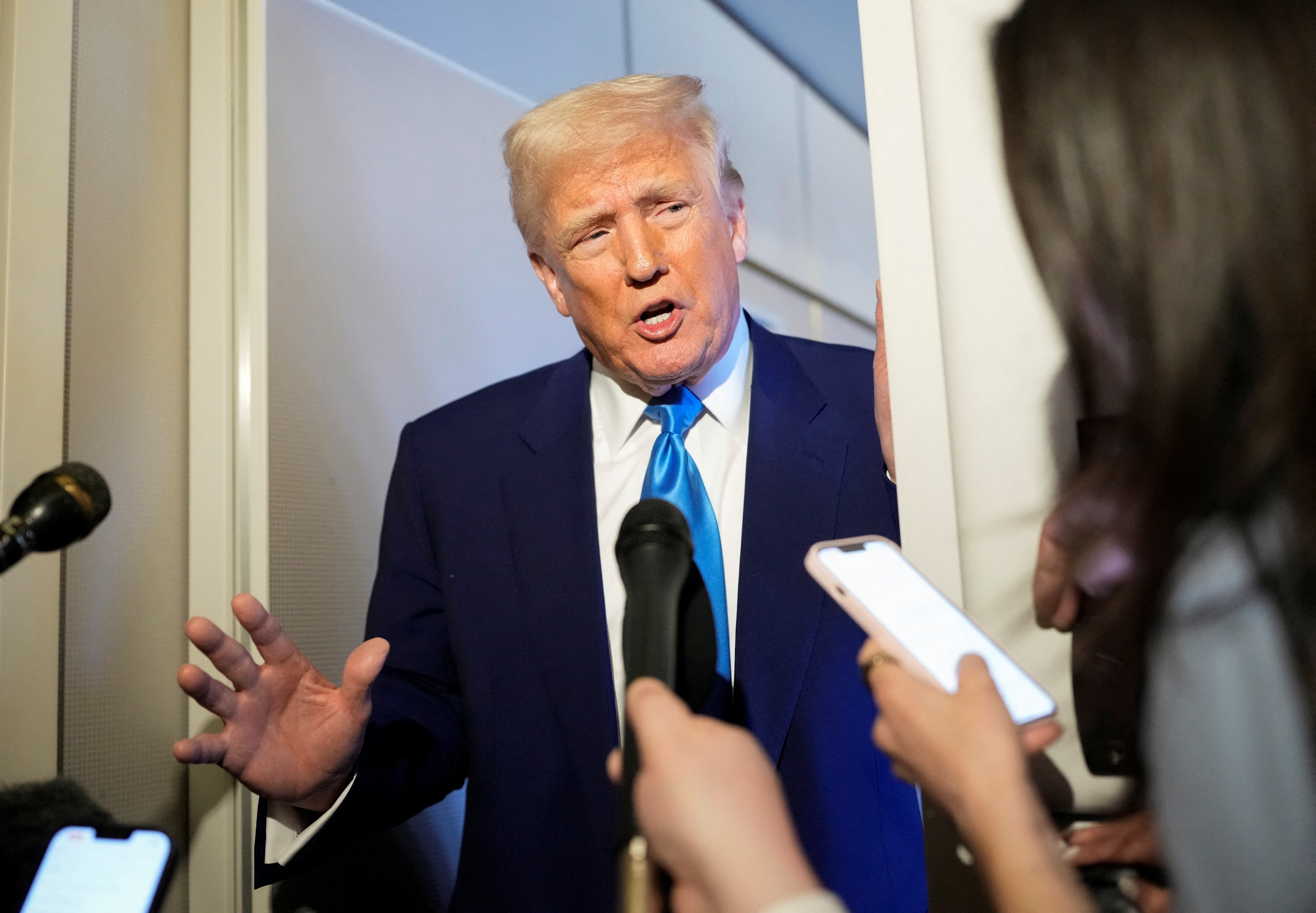 トランプ大統領「時には薬飲む必要ある」市場急落巡り　関税計画撤回せず